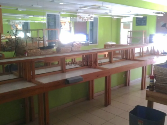 Local en venta en avenida de la Constitució