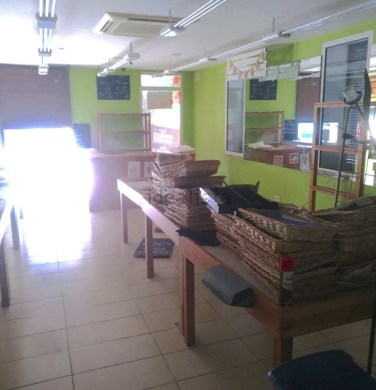 Local en venta en avenida de la Constitució