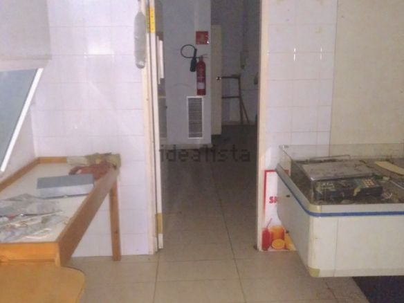 Local en venta en avenida de la Constitució