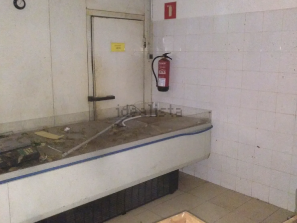 Local en venta en avenida de la Constitució