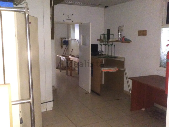 Local en venta en avenida de la Constitució