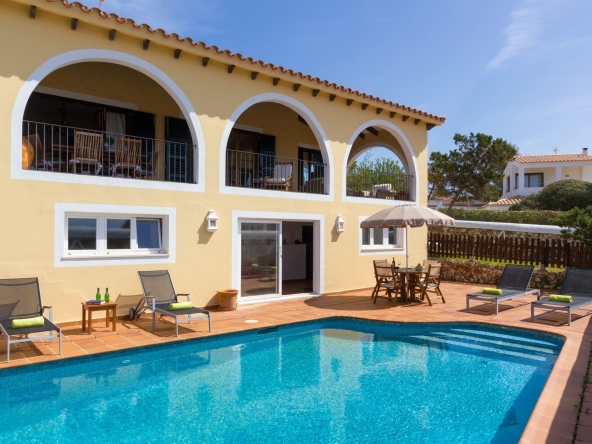 Chalet con piscina en venta en Menorca