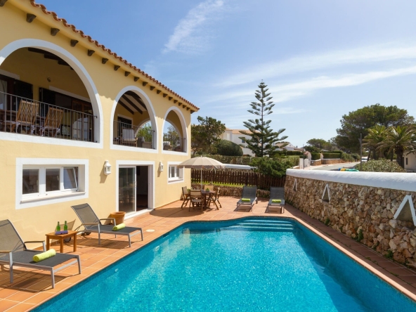 Chalet con piscina en venta en Menorca