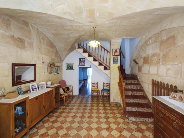 Fachada tradicional de casa en el casco antiguo de Ciutadella