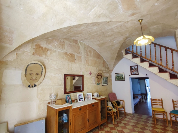 Fachada tradicional de casa en el casco antiguo de Ciutadella
