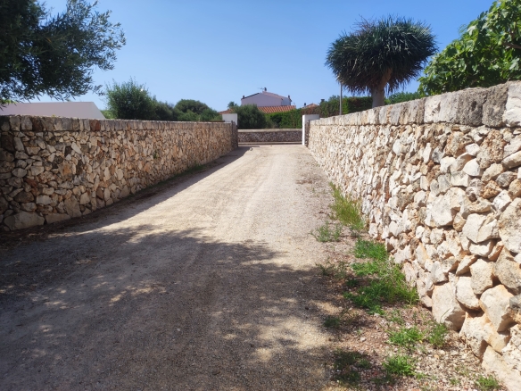 Casa unifamiliar con jardín botánico y huerto en zona tranquila de Ciutadella
