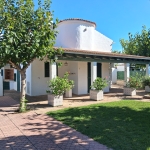 Chalet con jardín privado y piscina comunitaria en Cala’n Blanes