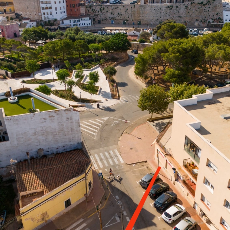 Terreno urbano edificable en esquina – Centro de Ciutadella