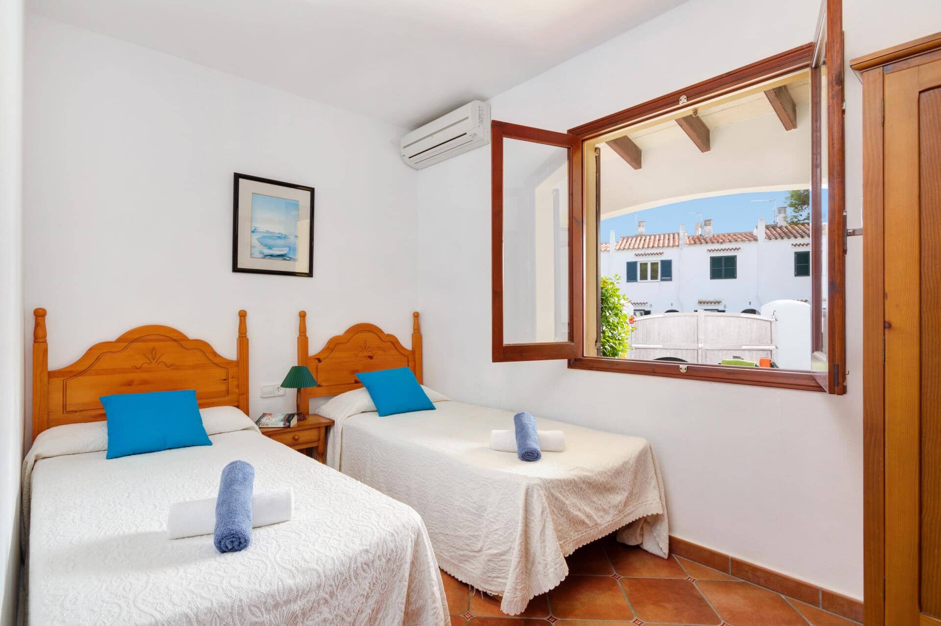 Chalet con piscina y licencia turística en venta en Cala Blanca