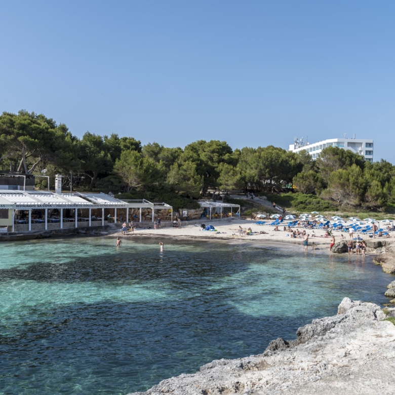 Chalet con piscina y licencia turística en venta en Cala Blanca