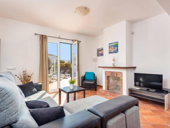 Chalet con piscina y licencia turística en venta en Cala Blanca