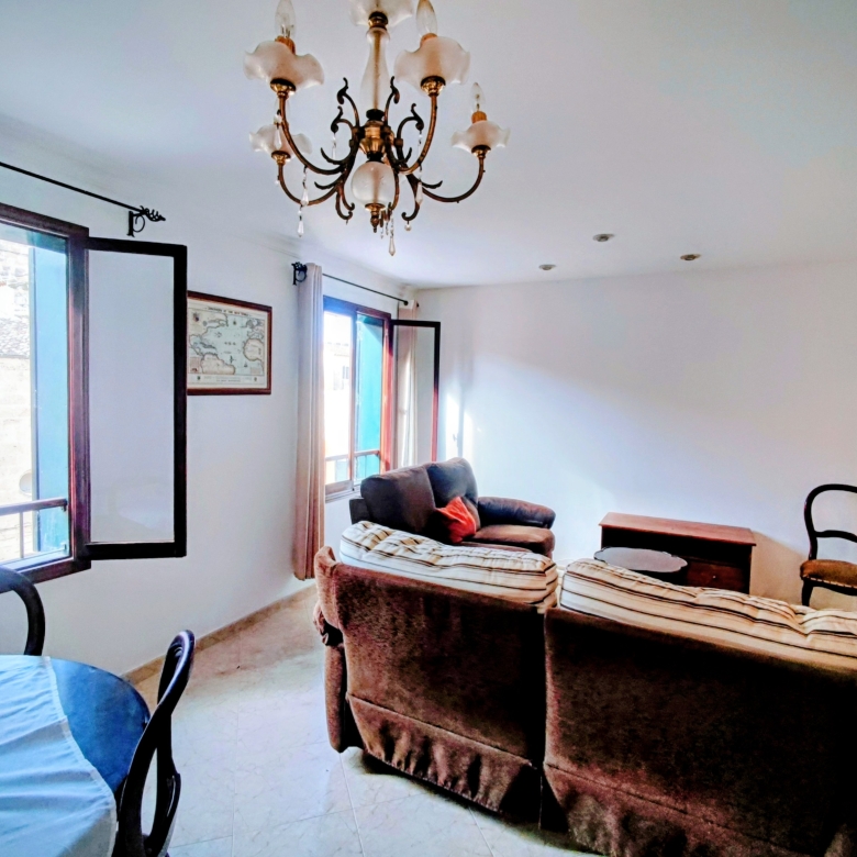 Piso en venta en el casco antiguo de Ciutadella, junto al Mercado