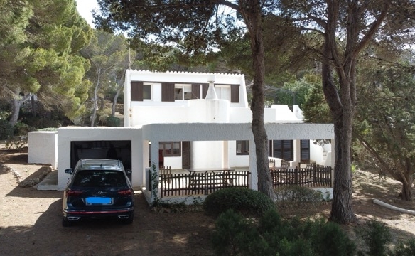 Chalet en venta en el bosque en Cala Morell, Menorca