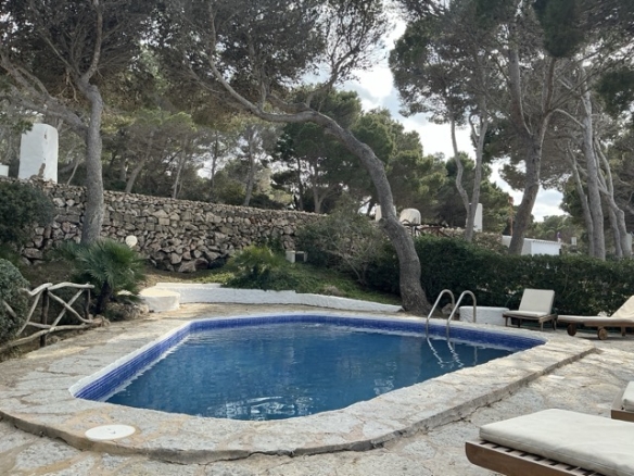 Chalet en venta en el bosque en Cala Morell, Menorca