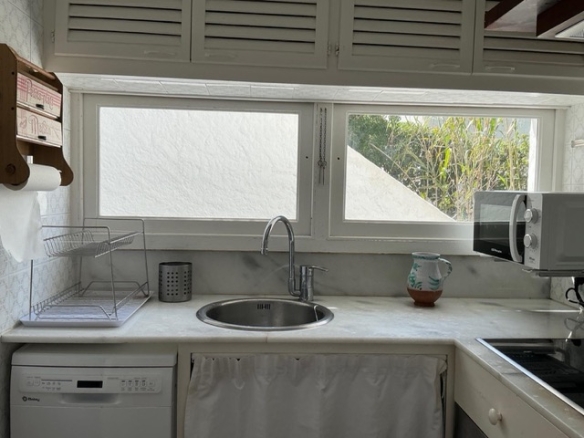 Chalet en el bosque en Cala Morell: privacidad, luz y vistas al mediterráneo