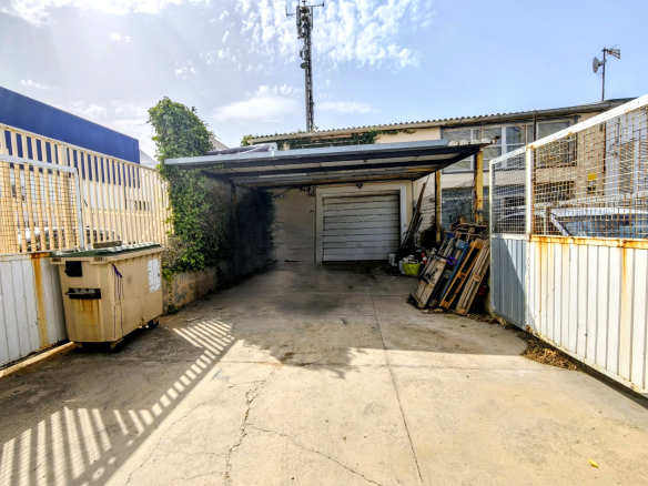 Local comercial en venta en primera línea en Ciutadella