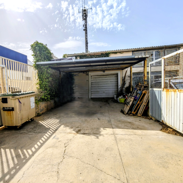 Local comercial en venta en primera línea en Ciutadella