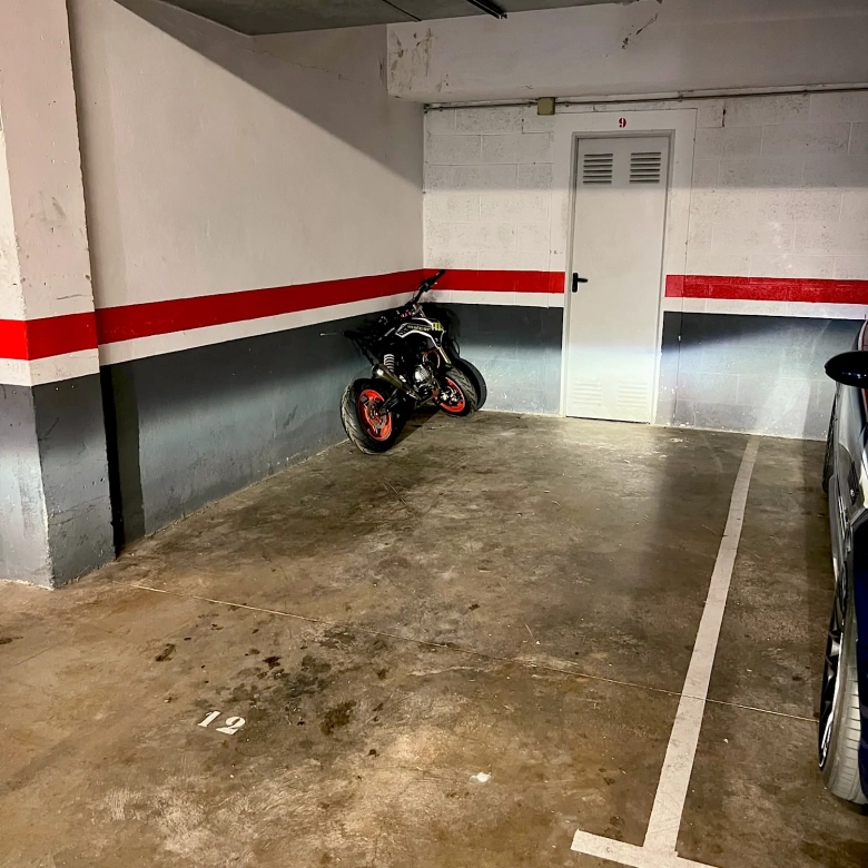 Plaza de garaje con trastero en venta en el centro de Ciutadella
